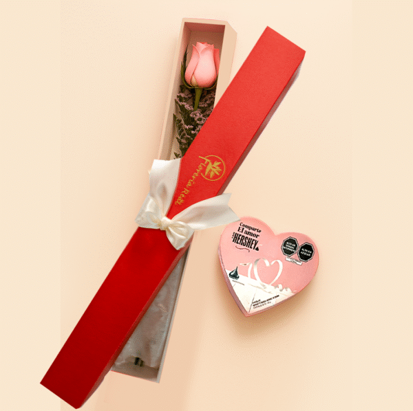 Caja con Una Rosa y Corazón de Chocolate – Detalle Romántico y Dulce para Mamá en su Día
