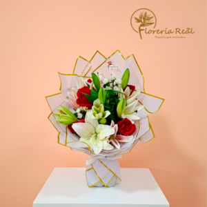 RAMO DE ROSAS Y LILIUM